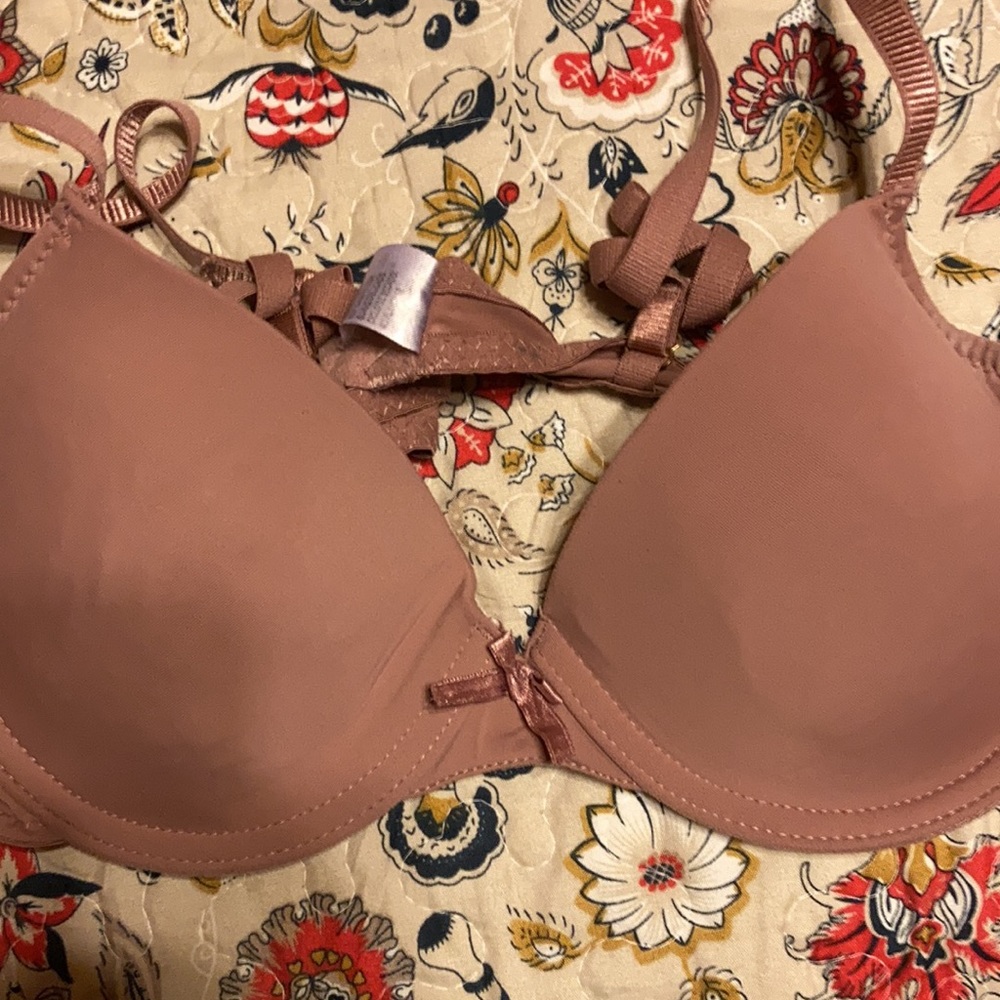 Bras - Picture 7 of 7